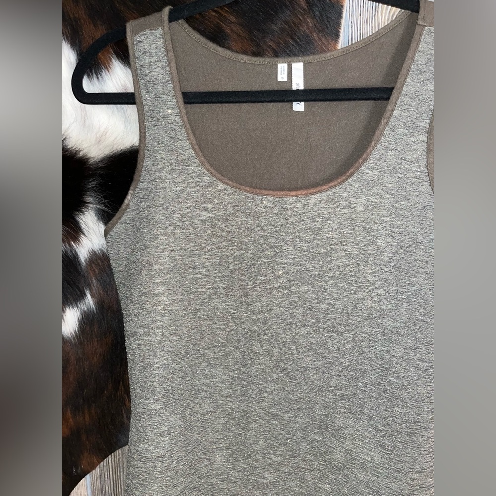 Studio Y size small olive green sparkly crinkle front tank top - Picture 2 of 5